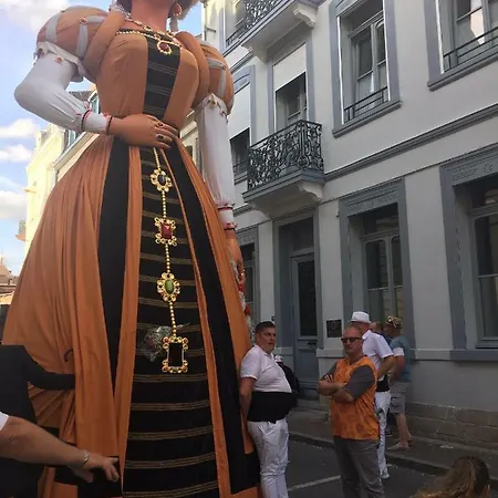 Les D'hotes Du Palais Habitación en casa particular *